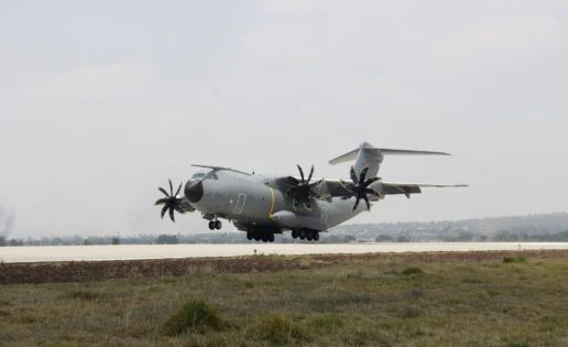 El A400M del Ejército del Aire cruza el Atlántico para participar en la feria aeronáutica de México