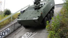 Defensa cifra en 3.836 millones el programa del vehículo 8×8 del Ejército