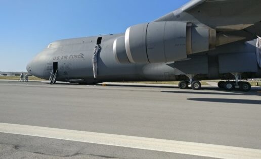 El impresionante aterrizaje del mastodóntico avión C-5 Galaxy de EE.UU. en la base de Rota