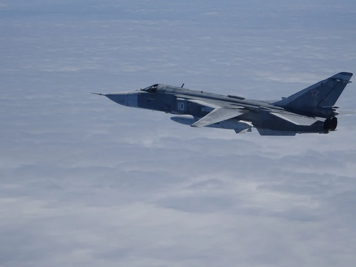 Dos cazas F-18 españoles interceptan a un avión ruso Su-24 en la misión de la OTAN en el Báltico