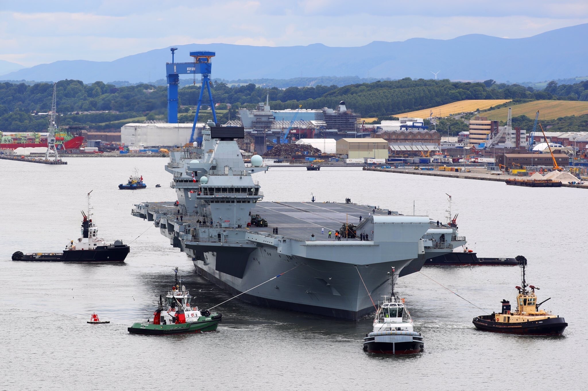 Portaaviones Queen Elizabeth: zarpa el mayor buque de guerra jamás construido en Reino Unido