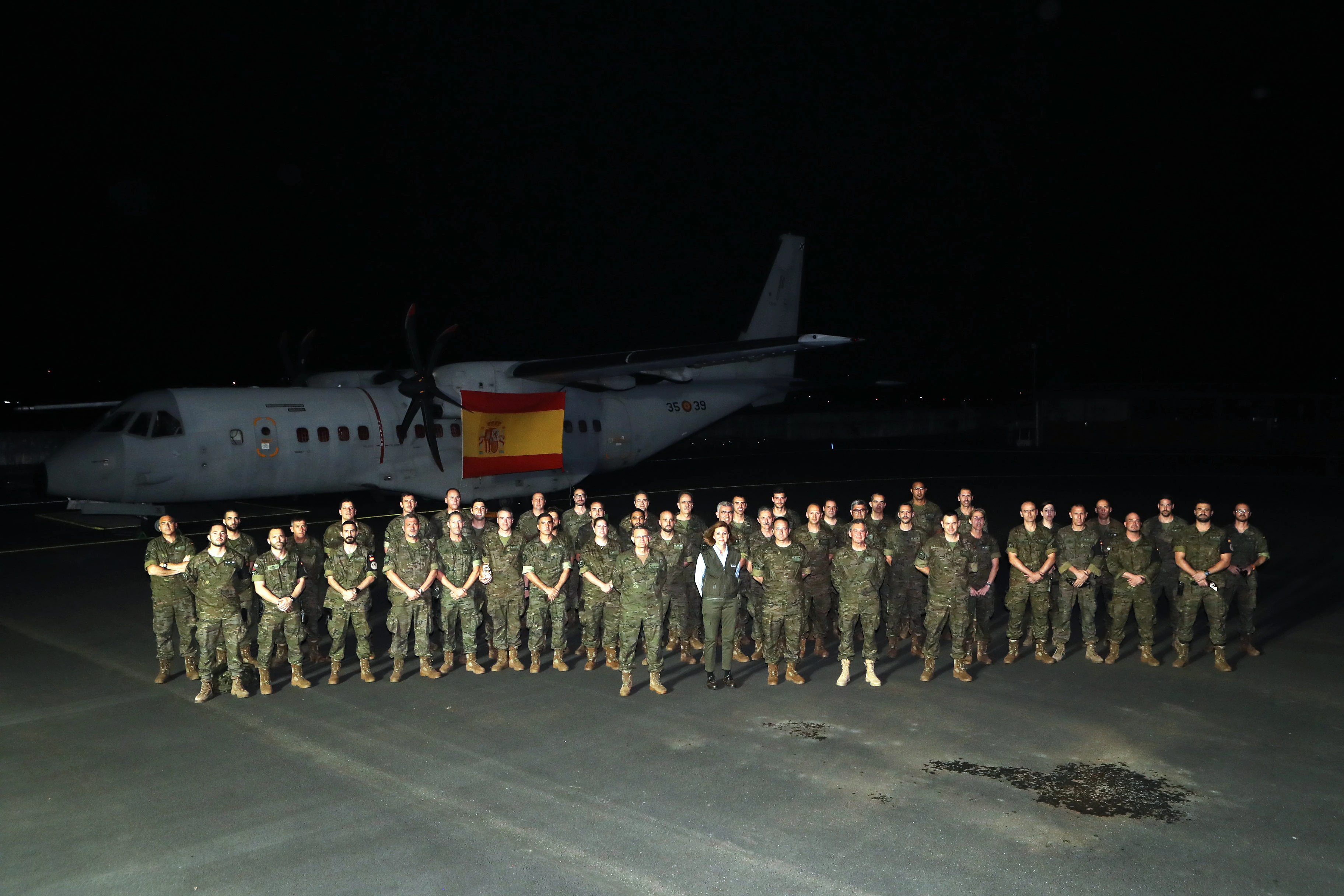 Cospedal visita a las tropas del Ejército del Aire desplegadas en Gabón