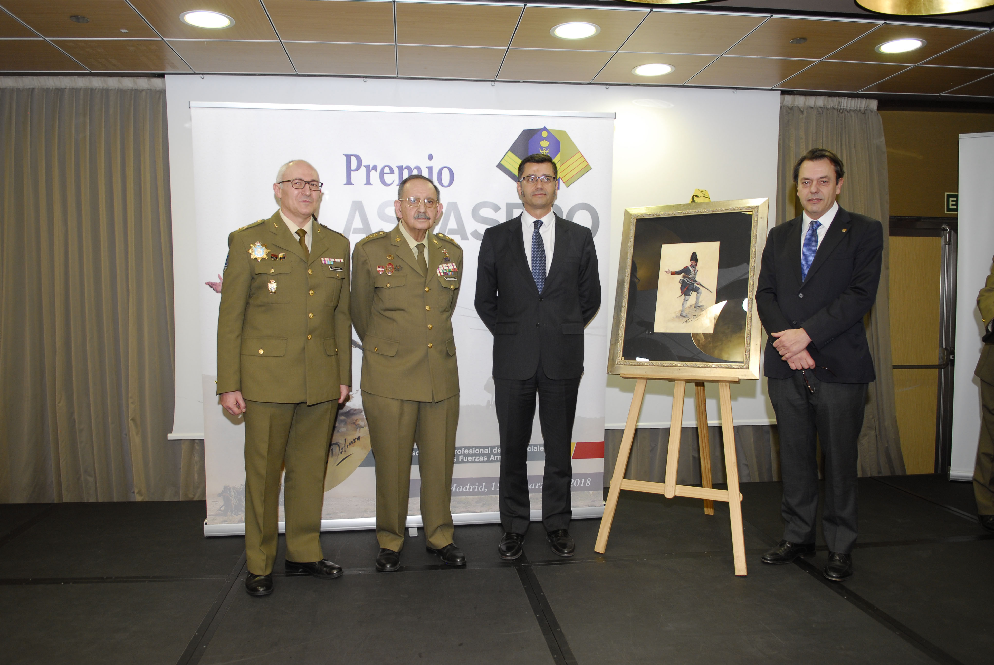 Primer Premio Asfaspro al general (R) Emilio Fernández Maldonado