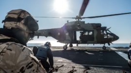 La Armada moviliza a 591 efectivos en su misión de transporte a Irak de cinco helicópteros del Ejército