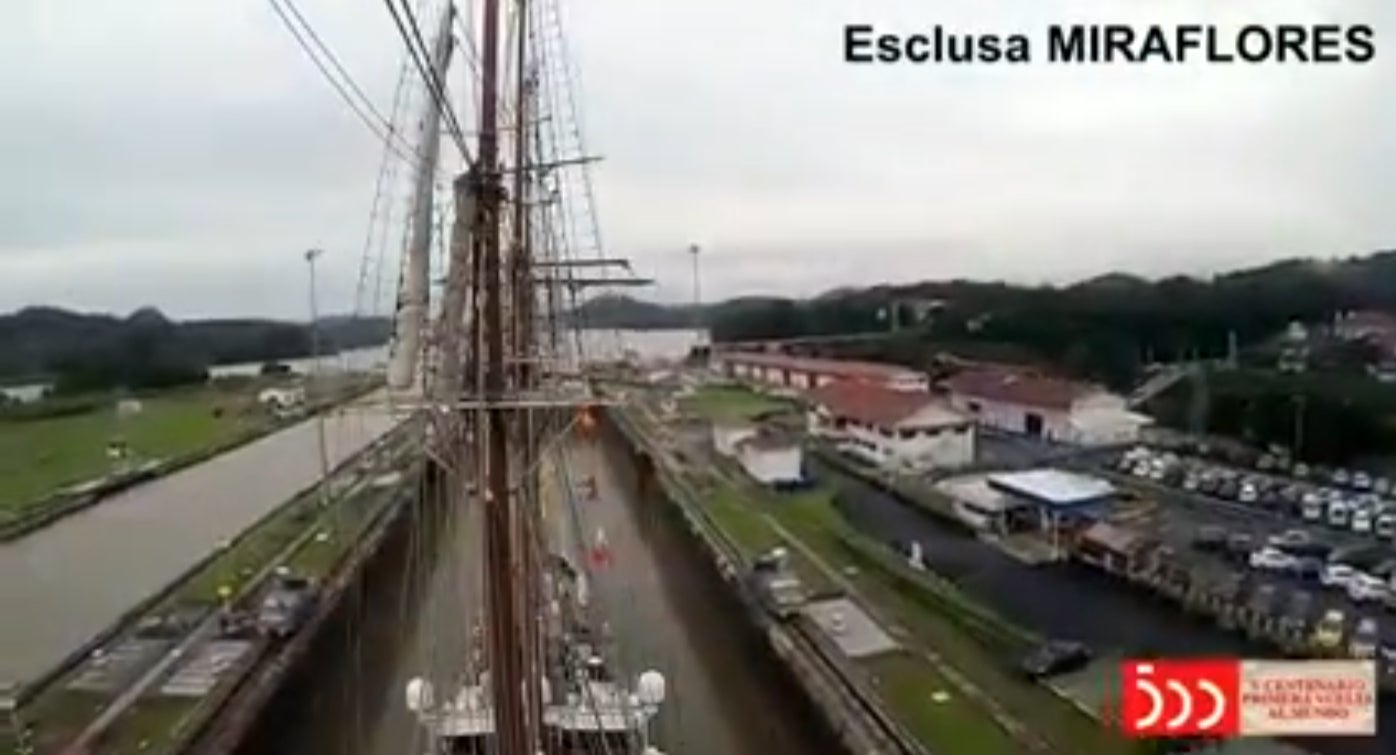 Así cruzó el Juan Sebastián de Elcano el canal de Panamá