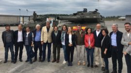 Diputados y senadores, con los militares españoles en Letonia