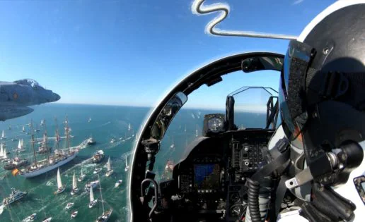 Vídeo: la impresionante salida de Elcano en Cádiz desde un Harrier