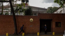 Exteriores comprará un vehículo blindado para la Embajada en Caracas