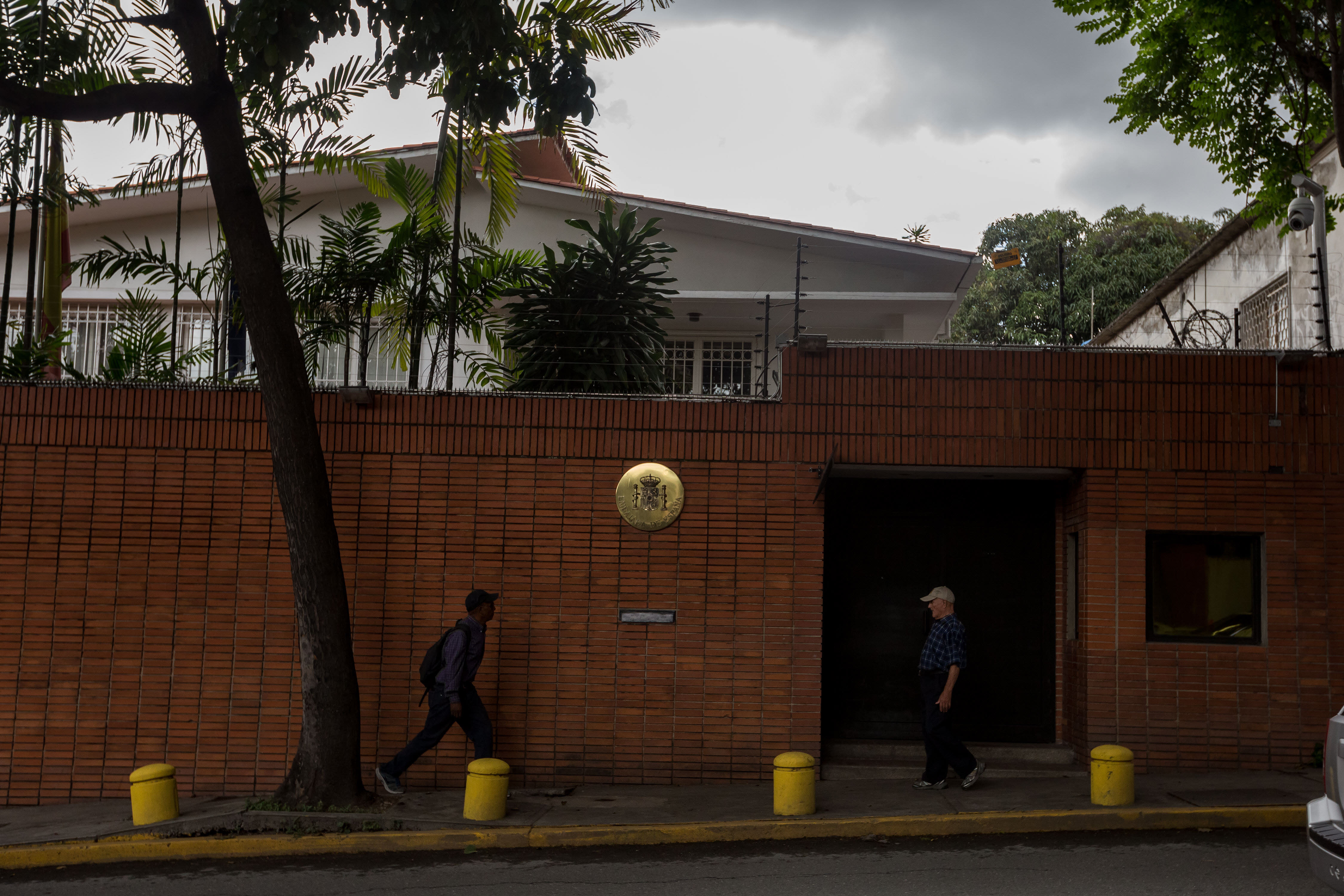 Exteriores comprará un vehículo blindado para la Embajada en Caracas