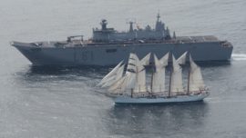 Los buques Elcano, Juan Carlos I y Cristóbal Colón coinciden rumbo al Báltico