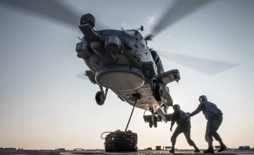 EE.UU. planea reforzar la base de Rota con un escuadrón de helicópteros de ataque