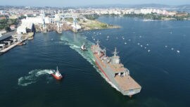 Navantia bota el segundo buque logístico para la Marina australiana