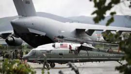 El helicóptero del presidente Trump llega a Fuenterrabía para la Cumbre del G-7