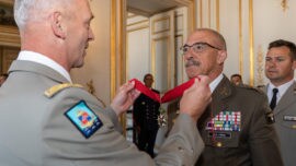 El Jemad recibe en París la distinción de «Comendador de la Legión de Honor»