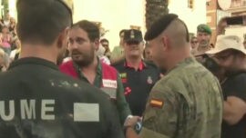 Vídeo: la UME y el Ejército, despedidos entre vítores en Los Alcázares