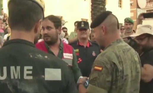 Vídeo: la UME y el Ejército, despedidos entre vítores en Los Alcázares