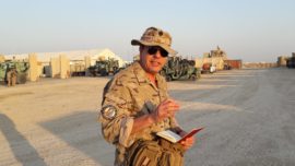 El pintor Ferrer-Dalmau viaja a Irak para esbozar la misión de las tropas españolas