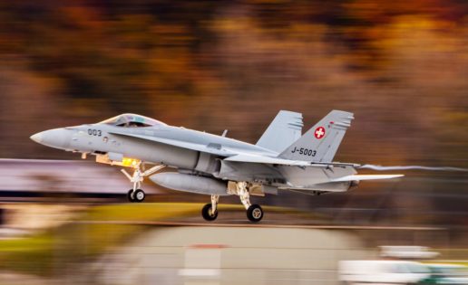 Suiza aprueba en referéndum adquirir aviones de combate por 5.500 millones