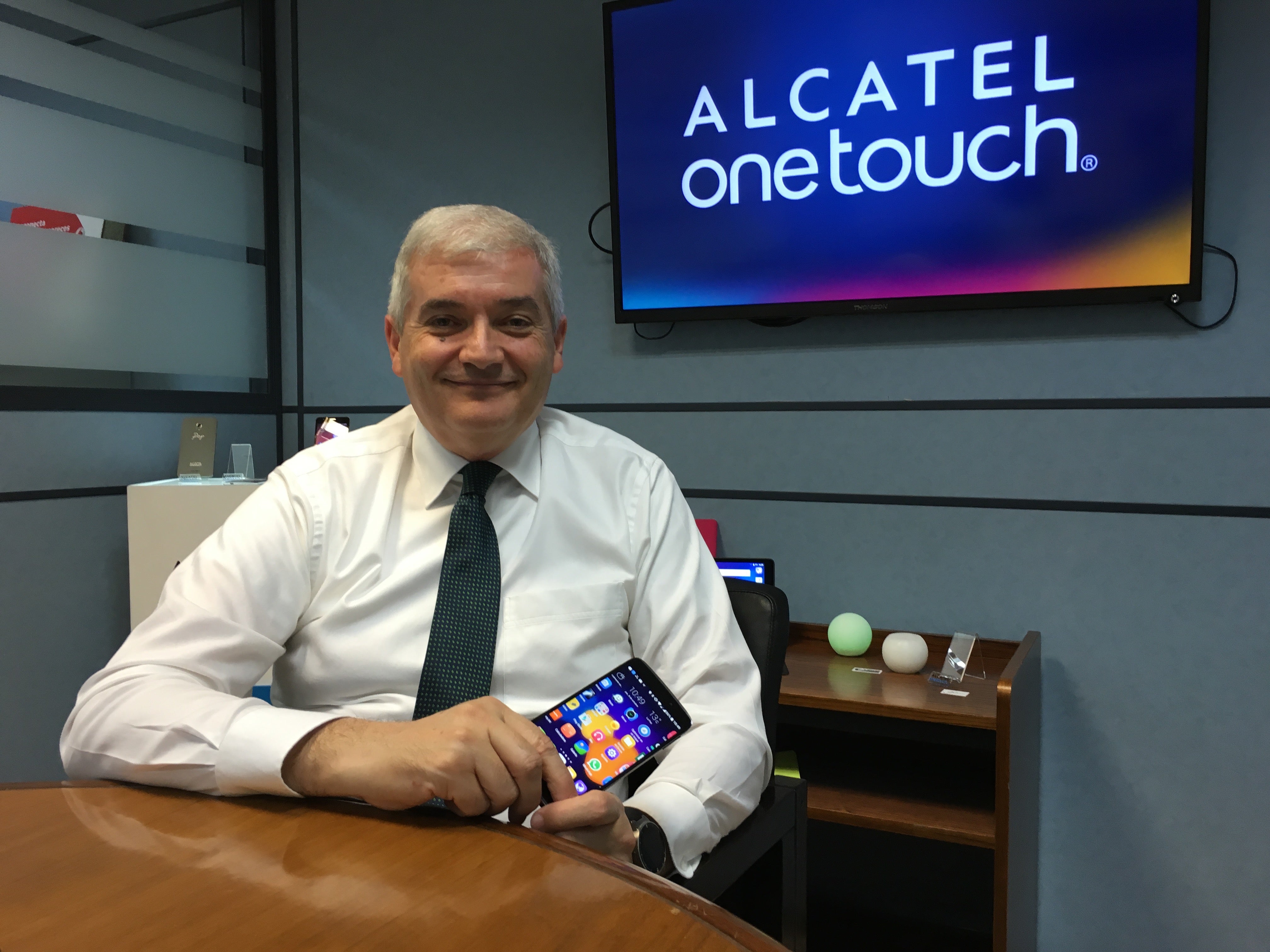 «Alcatel ha conseguido ser la Renault de la telefonía móvil»