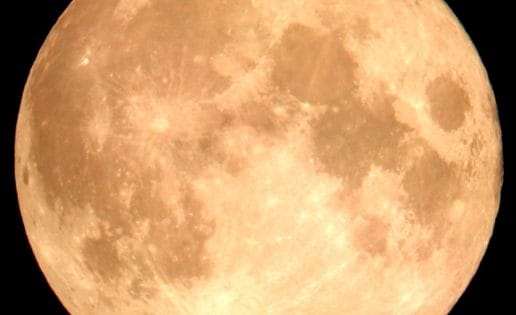 ¿De verdad afecta la Luna llena a los humanos?