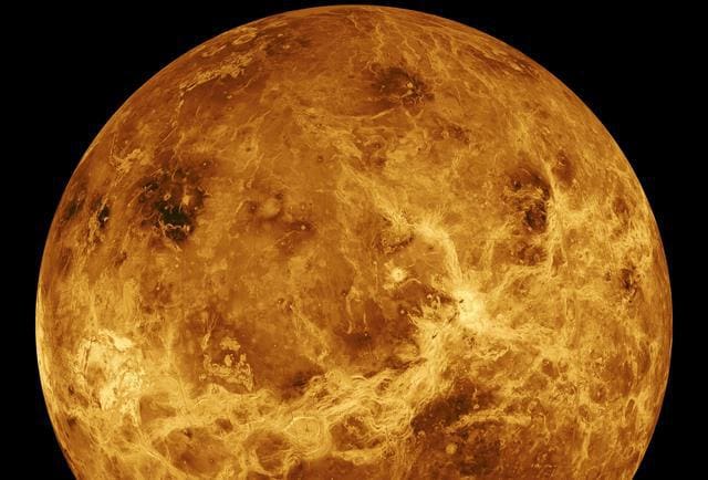 ¿Están vivas las manchas oscuras que aparecen en las nubes de Venus?