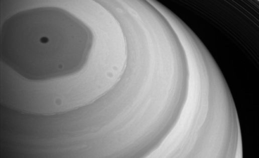 Aparece un segundo hexágono en la estratosfera de Saturno