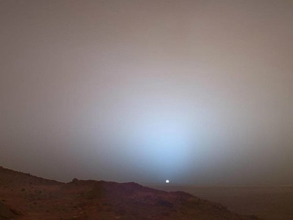 Científicos captan el sonido del amanecer en Marte