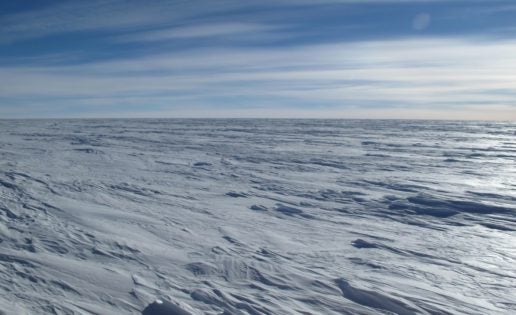 Descubren «algo muy caliente» bajo los hielos de la Antártida