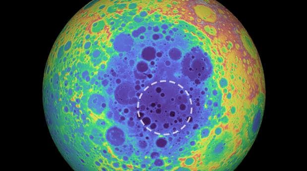 Hallan una misteriosa y enorme masa metálica enterrada en la Luna