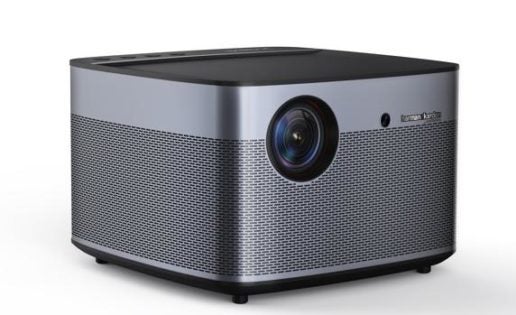 Un curioso dispositivo une un proyector a un equipo de sonido y un centro multimedia