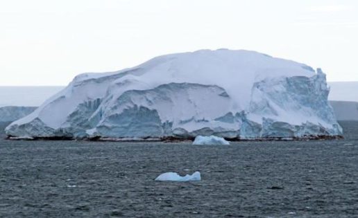 Aparece en la Antártida una isla desconocida