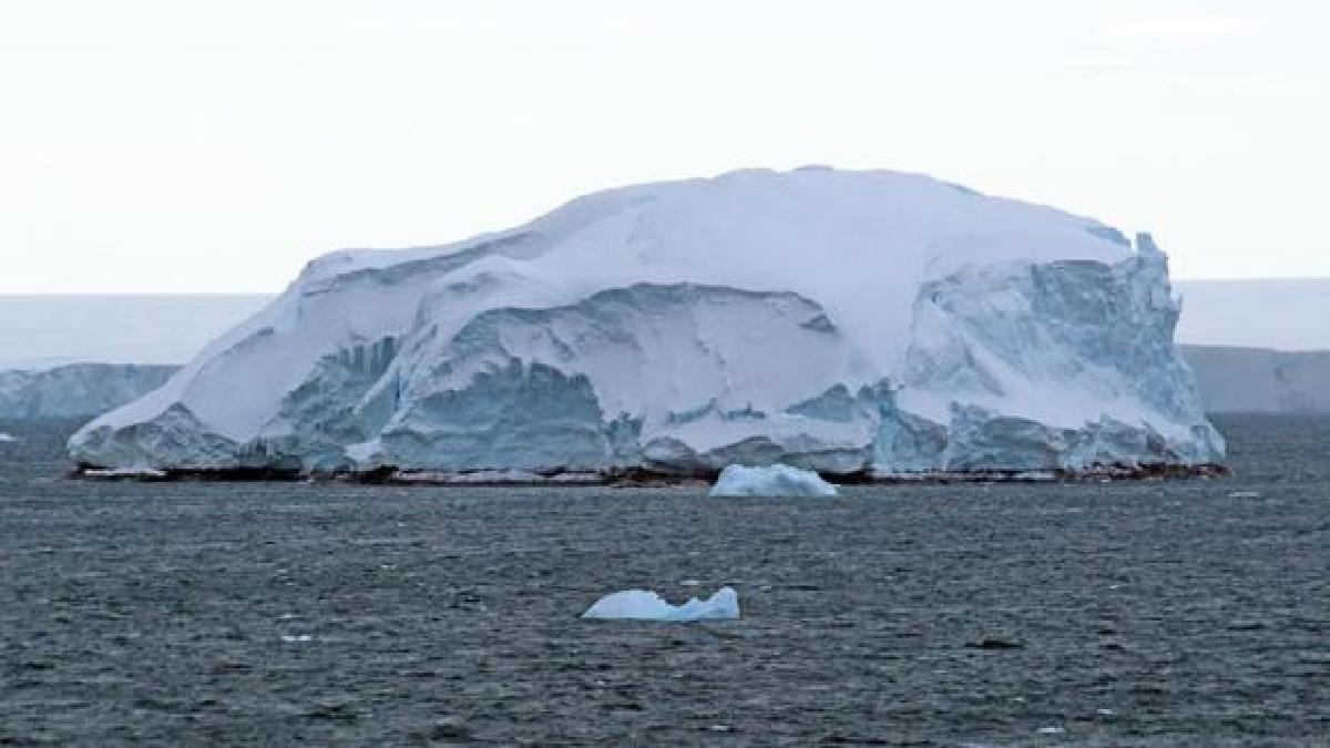 Aparece en la Antártida una isla desconocida