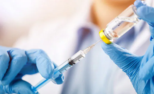 El mundo se enfrenta al grave dilema de saltarse pasos cruciales en el desarrollo de una vacuna contra COVID-19