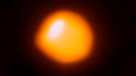 Los «otros misterios» de Betelgeuse: la gigante roja se formó a partir de la fusión de dos estrellas
