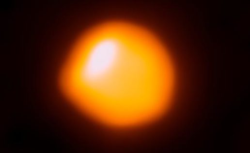 Los «otros misterios» de Betelgeuse: la gigante roja se formó a partir de la fusión de dos estrellas