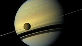 Titán podría estrellarse contra Saturno (o perderse en el espacio)