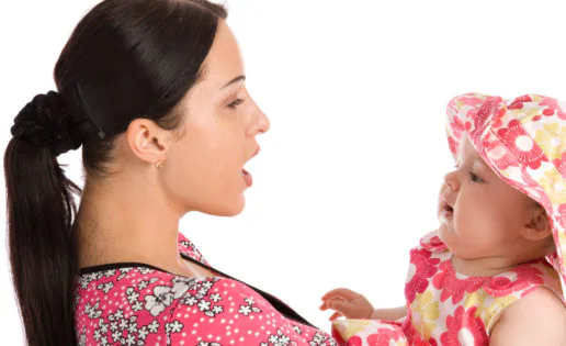 Hablar con los bebés potencia la adquisición del lenguaje