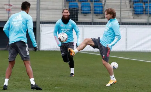 Ramos y Lucas deben seguir el camino de Modric: renovar, dar tranquilidad al Real Madrid y pensar en títulos