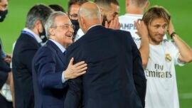 La plantilla del Real Madrid pide a Zidane que se quede