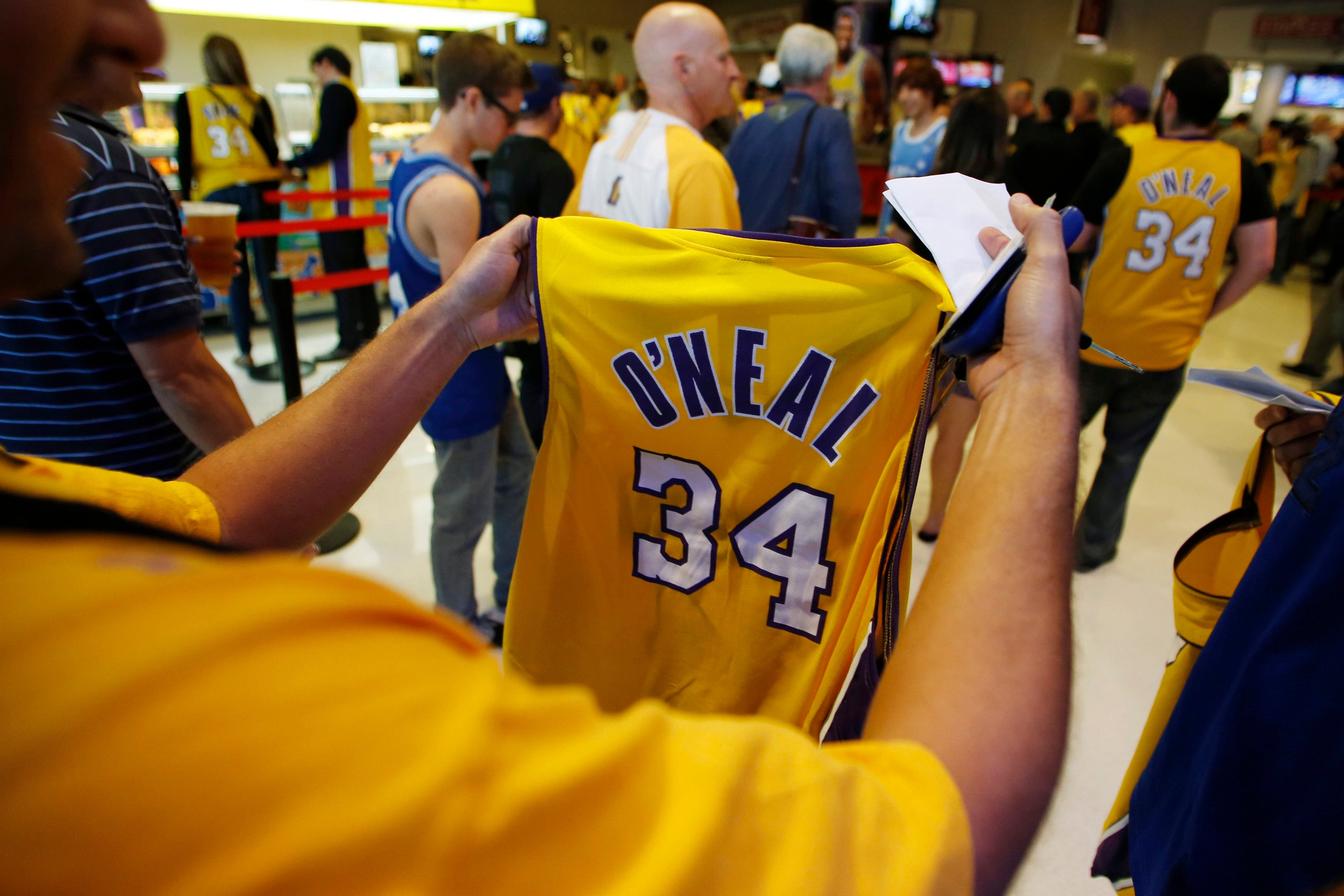 Un error obliga a los Lakers a volver a homenajear a Shaq