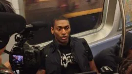 Una estrella de la NBA va en metro para jugar en el Garden