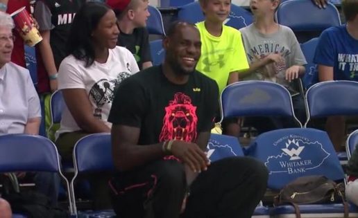 Así sufre LeBron James con su hijo