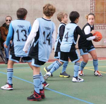 Victoria de los benjamines de Santa Francisca Javier Cabrini, en baloncesto, y los alevines de Obispo Perelló “A”, en futsal