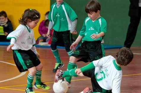 Las juveniles de Vedruna y los alevines de Santa María del Carmen, tras la primera victoria del año