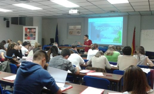 Voley: 65 aspirantes en el curso de formación de árbitros de ECM