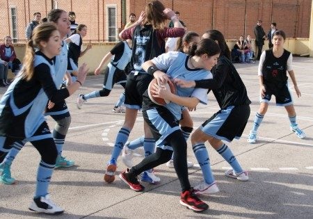 Capuchinos vence en casa y Salesianos se impone a los locales