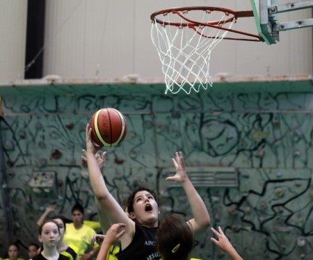En baloncesto, los equipos canarios no dieron opción a sus rivales