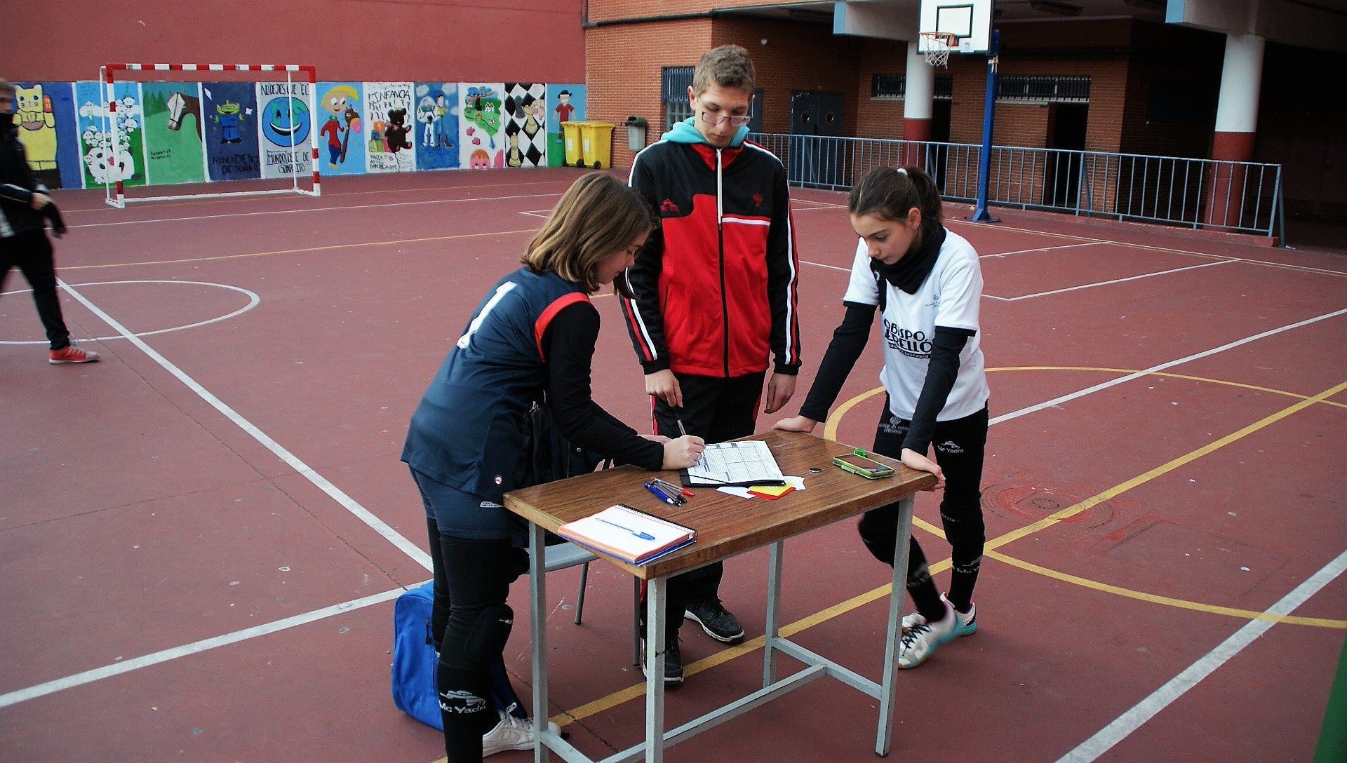 Muchos partidos por jugar y todo por decidir en voleibol benjamín y alevín mixto