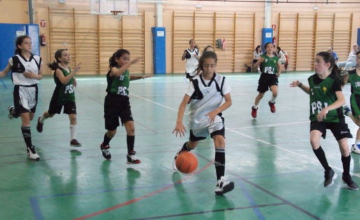 Las mejores imágenes del partido de baloncesto alevín femenino entre Valdefuentes y Patrocinio San José