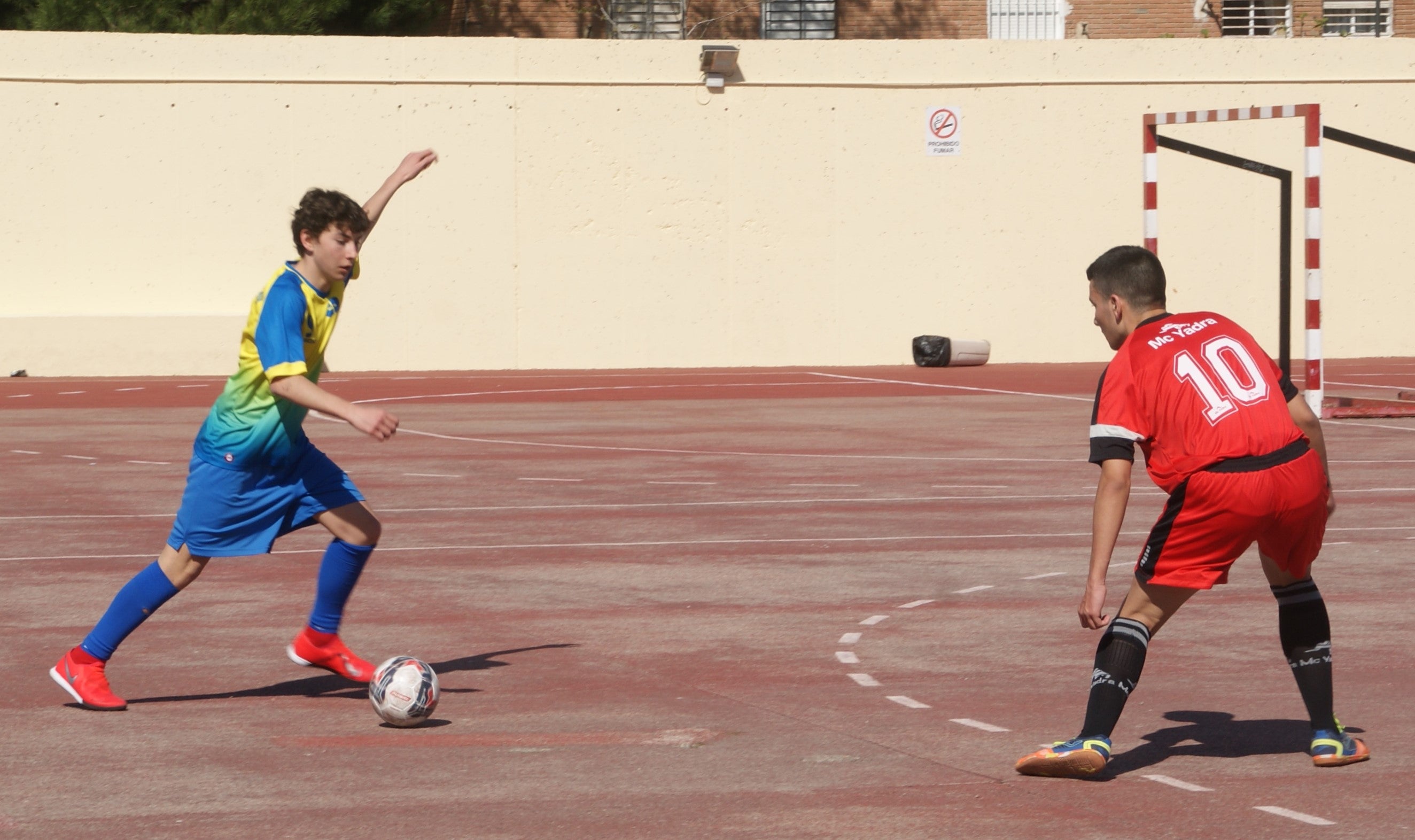 Las mejores imágenes del partido de fútsal entre Vedruna y Decroly
